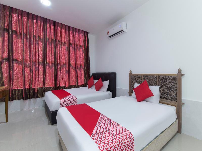 Super Oyo 414 Adiff Palace Hotel Sepang Exterior photo