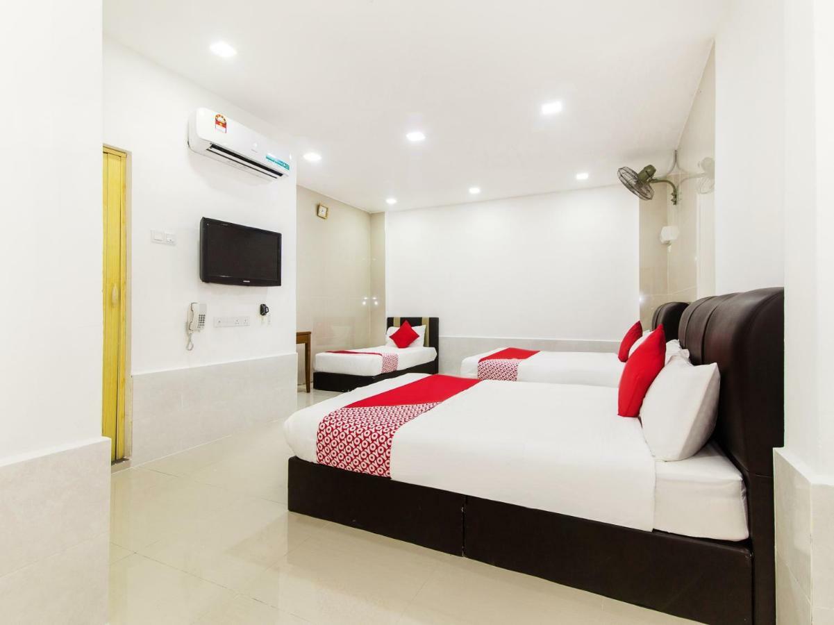 Super Oyo 414 Adiff Palace Hotel Sepang Exterior photo