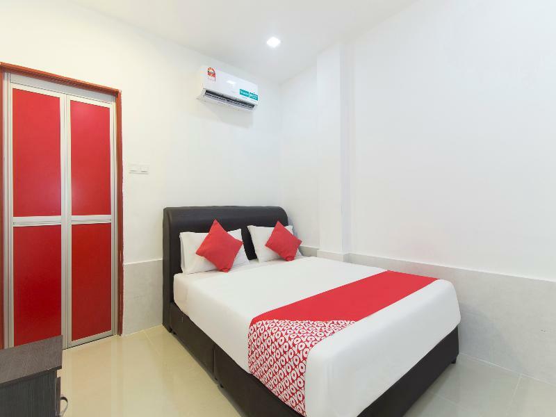 Super Oyo 414 Adiff Palace Hotel Sepang Exterior photo
