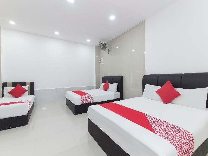 Super Oyo 414 Adiff Palace Hotel Sepang Exterior photo