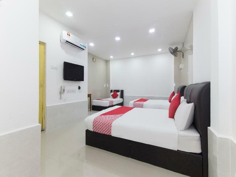 Super Oyo 414 Adiff Palace Hotel Sepang Exterior photo